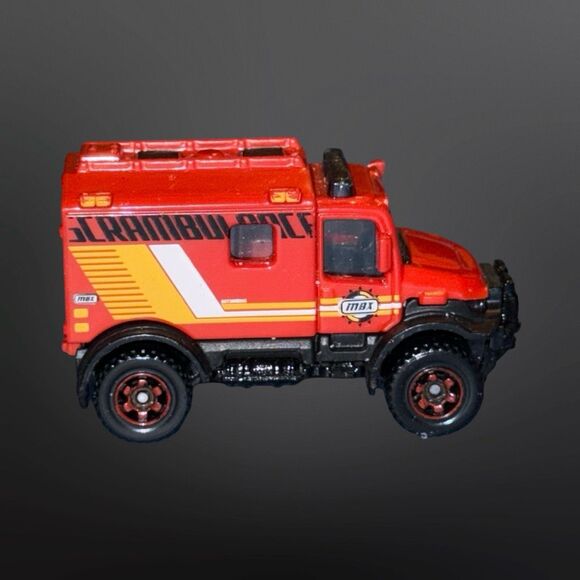 Matchbox 4x4 Scrambulance Red 1:64 Scale Diecast Rescue Vehicle - Picture 4 of 8